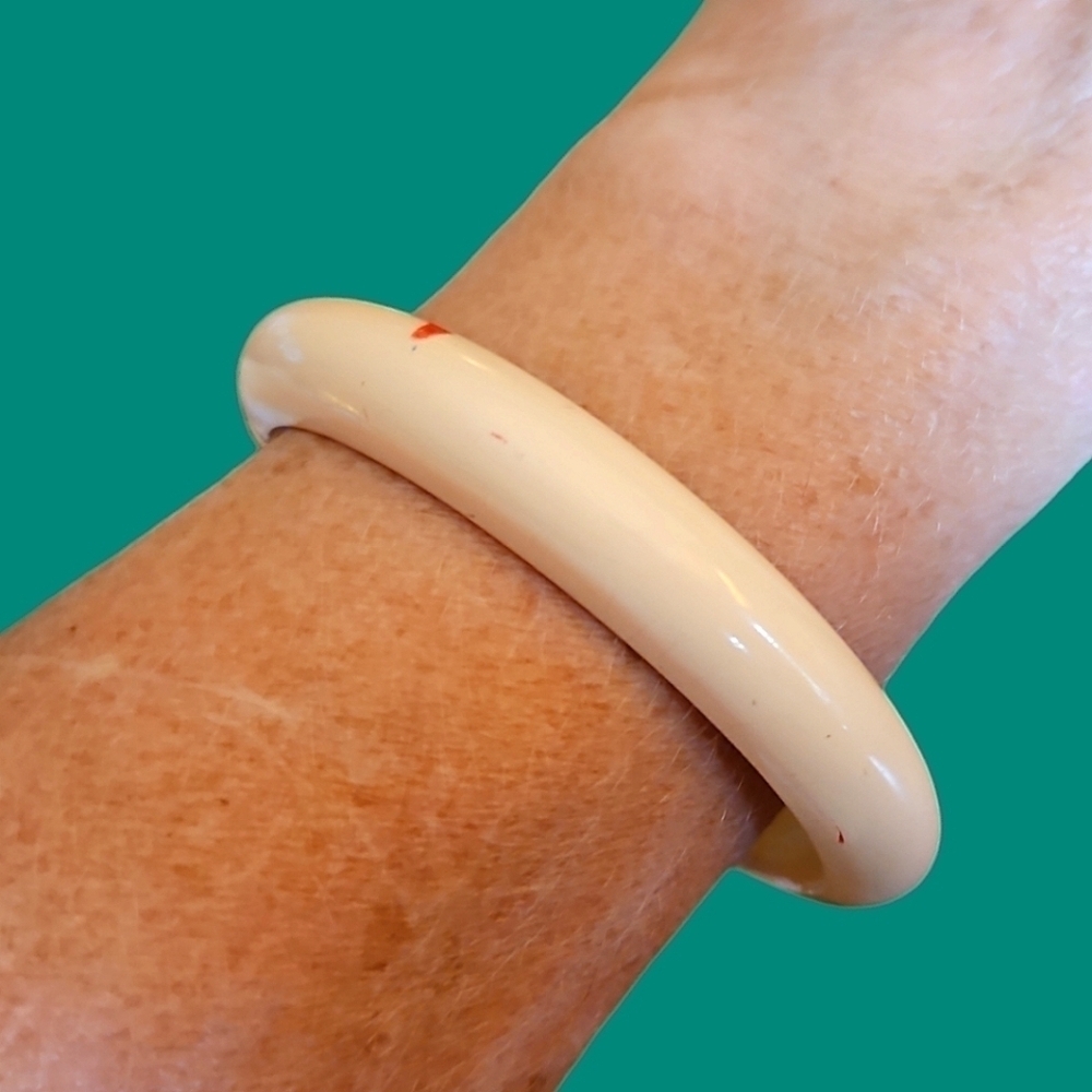 Vintage Light Peach Pink Bangle Bracelet